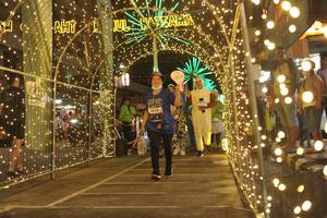 BIB: 3418
                            <button type="button" onclick="openModal(26274574)" class="btn btn-primary btn-sm float-right btn-popup" data-toggle="modal" data-target=".modal-high-quality">
                        <i class="fas fa-shopping-cart"></i> Add to Cart
                    </button>
                                            <button type="button" onclick="isThisMe(26274574, true)" class="btn btn-success btn-sm float-right btn-popup btn-isme hidden" data-toggle="tooltip" data-placement="bottom" title="นี่คือรูปของคุณใช่ไหม คลิกที่นี่เพื่อเอาเข้าอัลบั้ม">
                        <i class="fas fa-plus"></i> Add to album
                    </button>
                    <button type="button" onclick="isThisMe(26274574, false)" class="btn btn-warning btn-sm float-right btn-popup btn-isnotme hidden">
                        <i class="fas fa-ban"></i> Remove from album
                    </button>